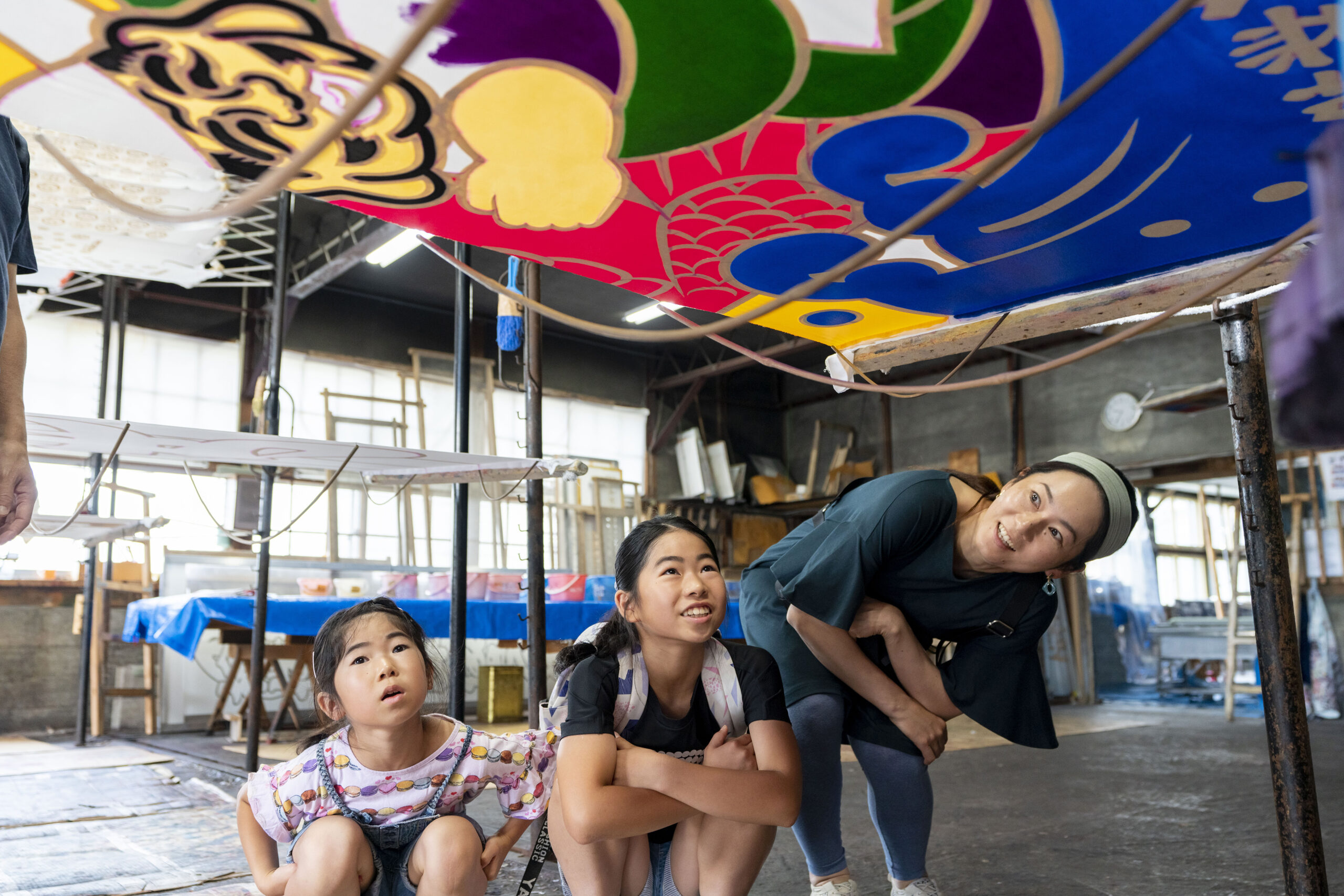 【旭川駅周辺・親子で楽しむ】近藤染工場で「刷毛引き本染め」風呂敷作り（2人1組）