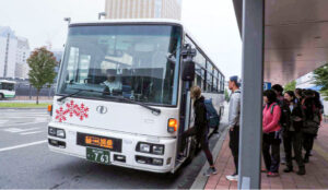 支払いは降車時、整理券と一緒に券を渡す